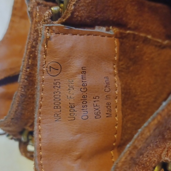 Fringed boots brown size 7, side zipper - Picture 2 of 7